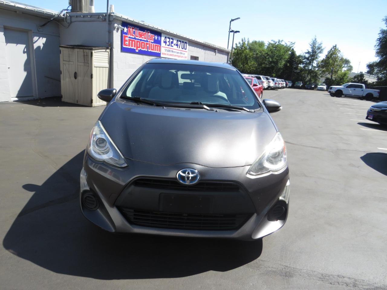 Toyota Prius c 5dr HB Three (Natl) 2015