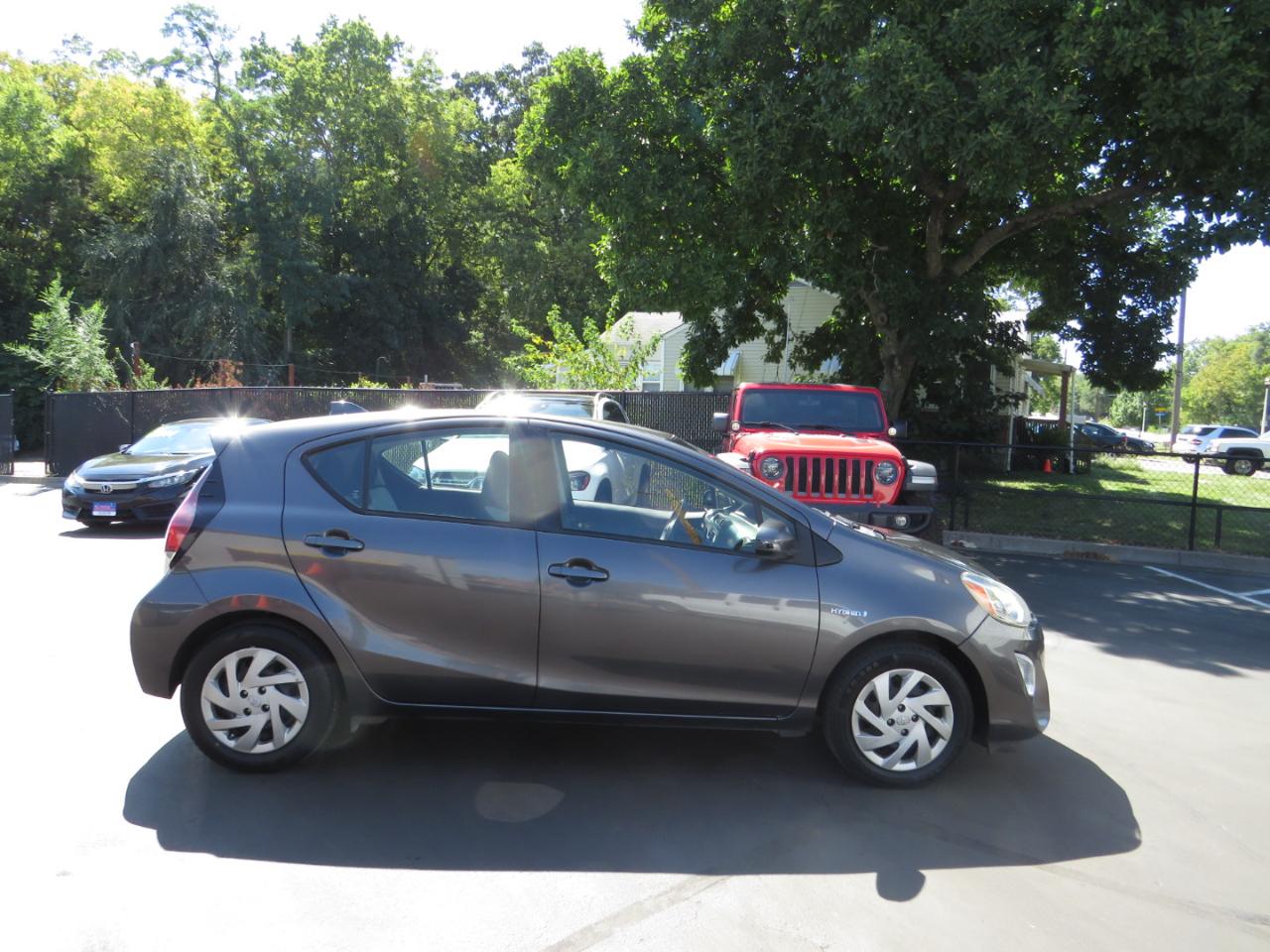 Toyota Prius c 5dr HB Three (Natl) 2015