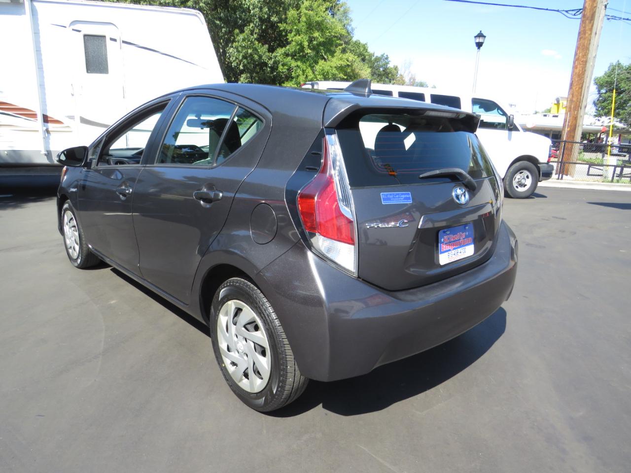 Toyota Prius c 5dr HB Three (Natl) 2015