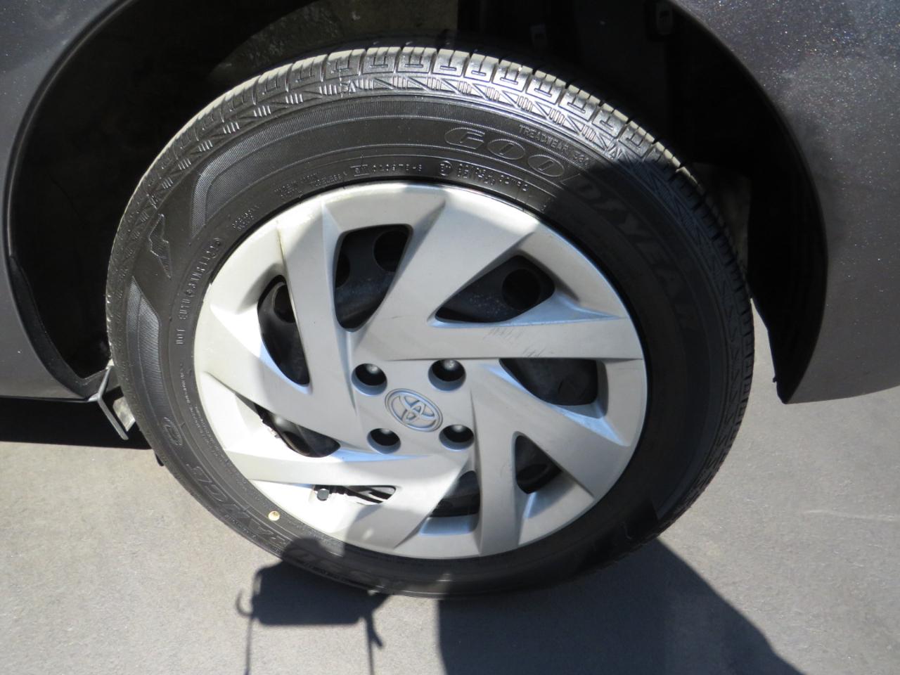 Toyota Prius c 5dr HB Three (Natl) 2015