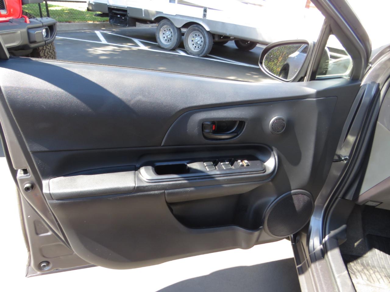 Toyota Prius c 5dr HB Three (Natl) 2015