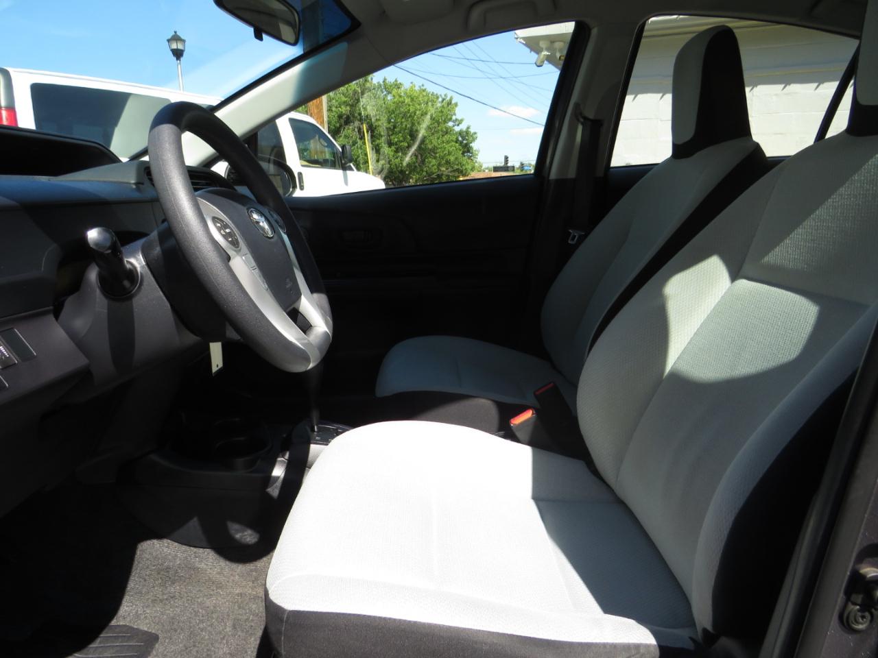 Toyota Prius c 5dr HB Three (Natl) 2015