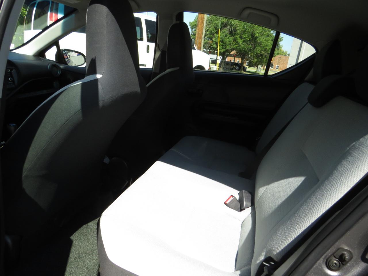 Toyota Prius c 5dr HB Three (Natl) 2015