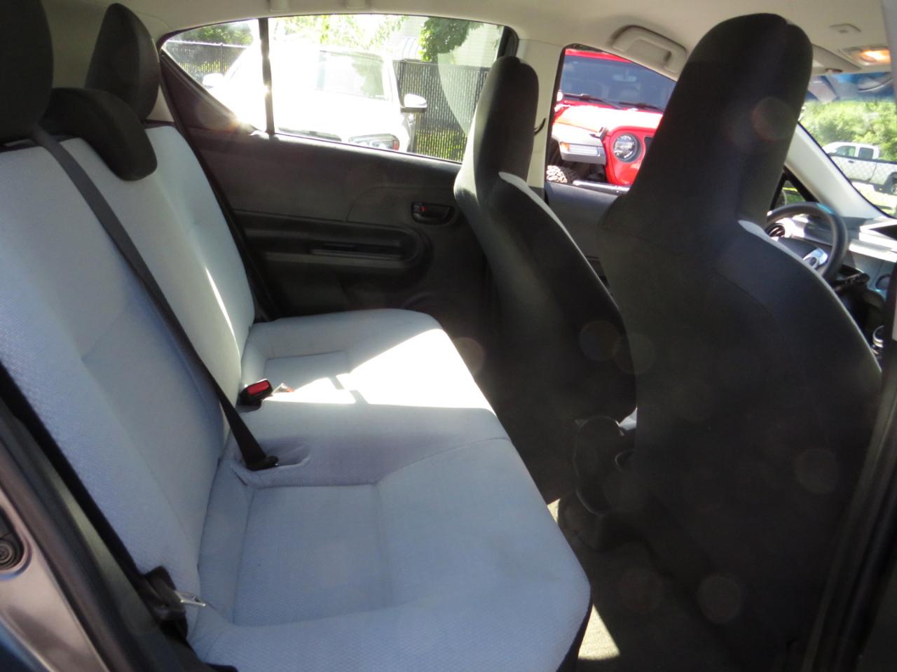 Toyota Prius c 5dr HB Three (Natl) 2015