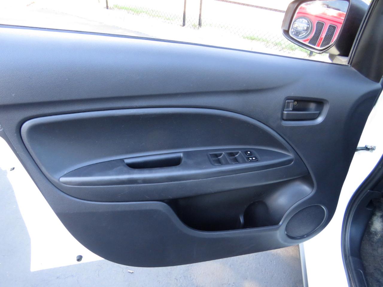 Mitsubishi Mirage 4dr HB Man DE 2014