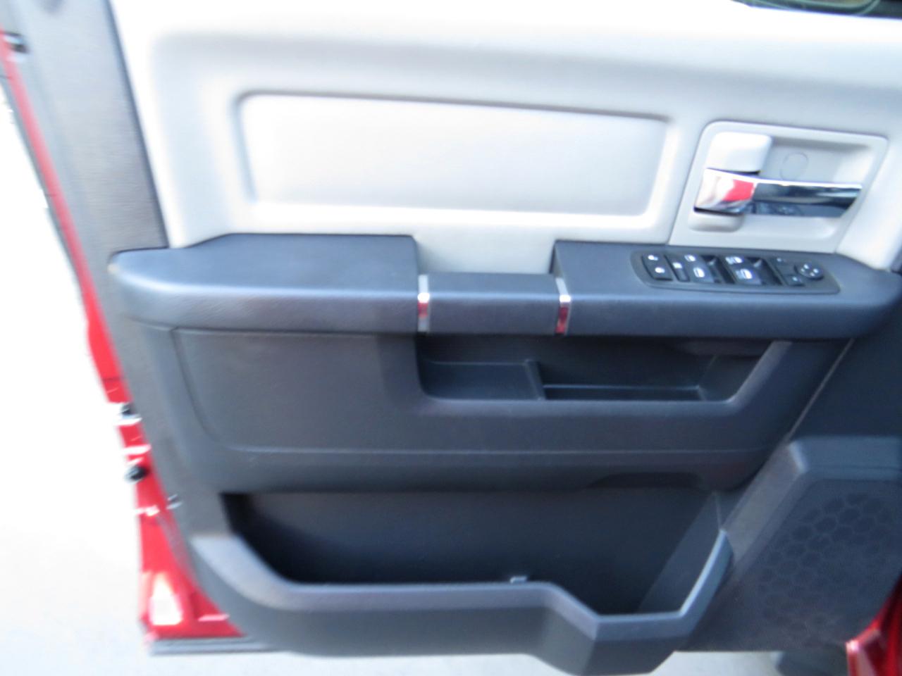 RAM 1500 4WD Crew Cab 140.5" Big Horn 2012