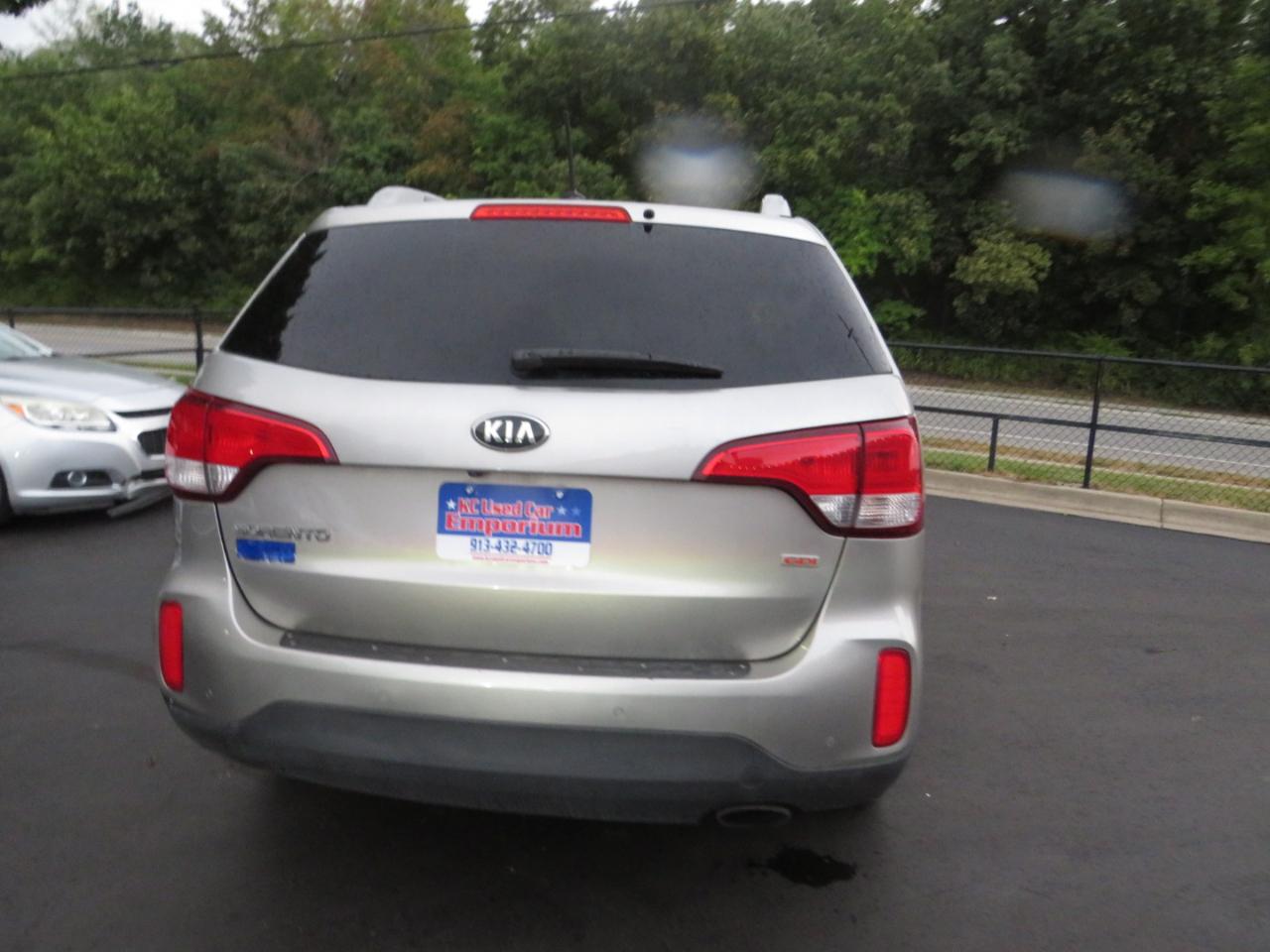 Kia Sorento 2WD 4dr I4 LX 2015