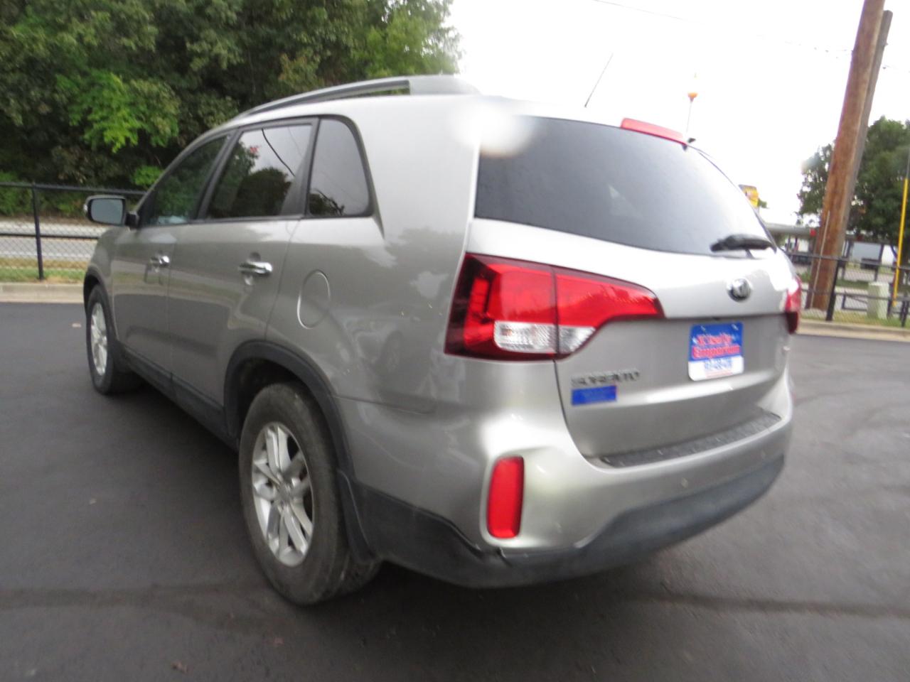 Kia Sorento 2WD 4dr I4 LX 2015