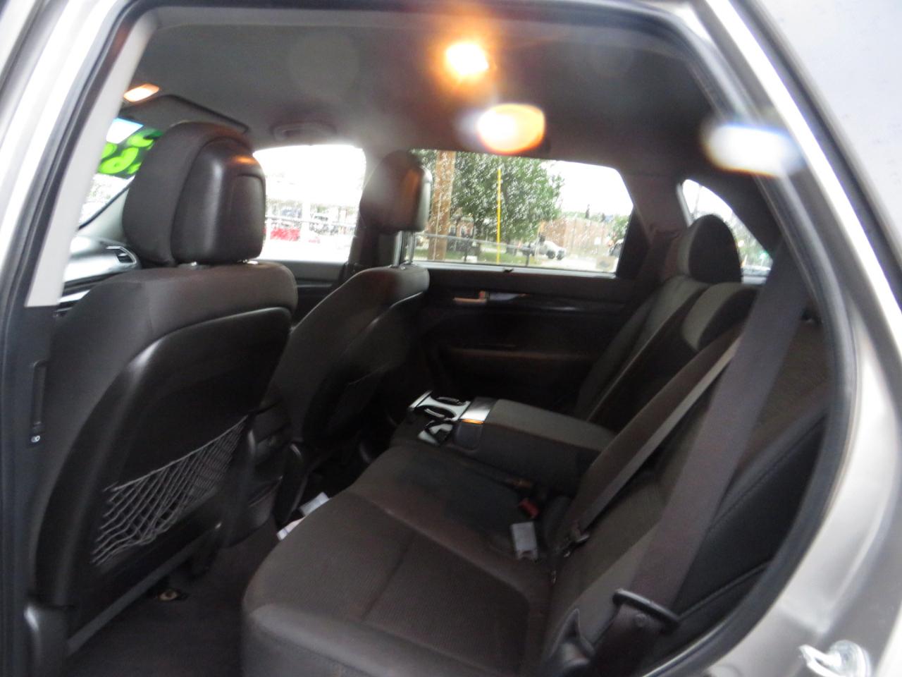 Kia Sorento 2WD 4dr I4 LX 2015