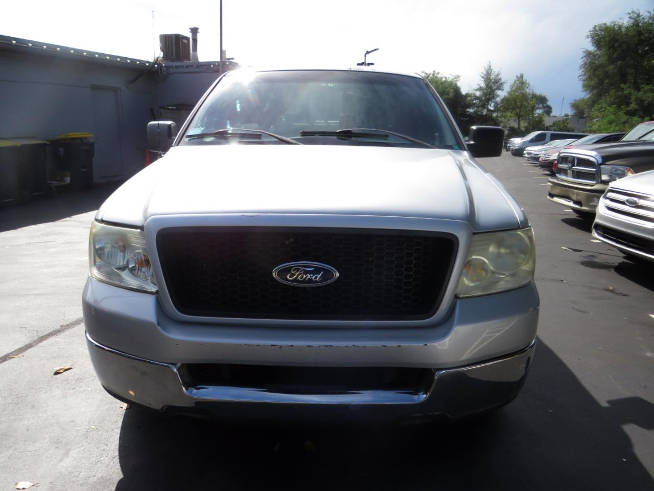 Ford F-150 SuperCrew 139" XLT 2004