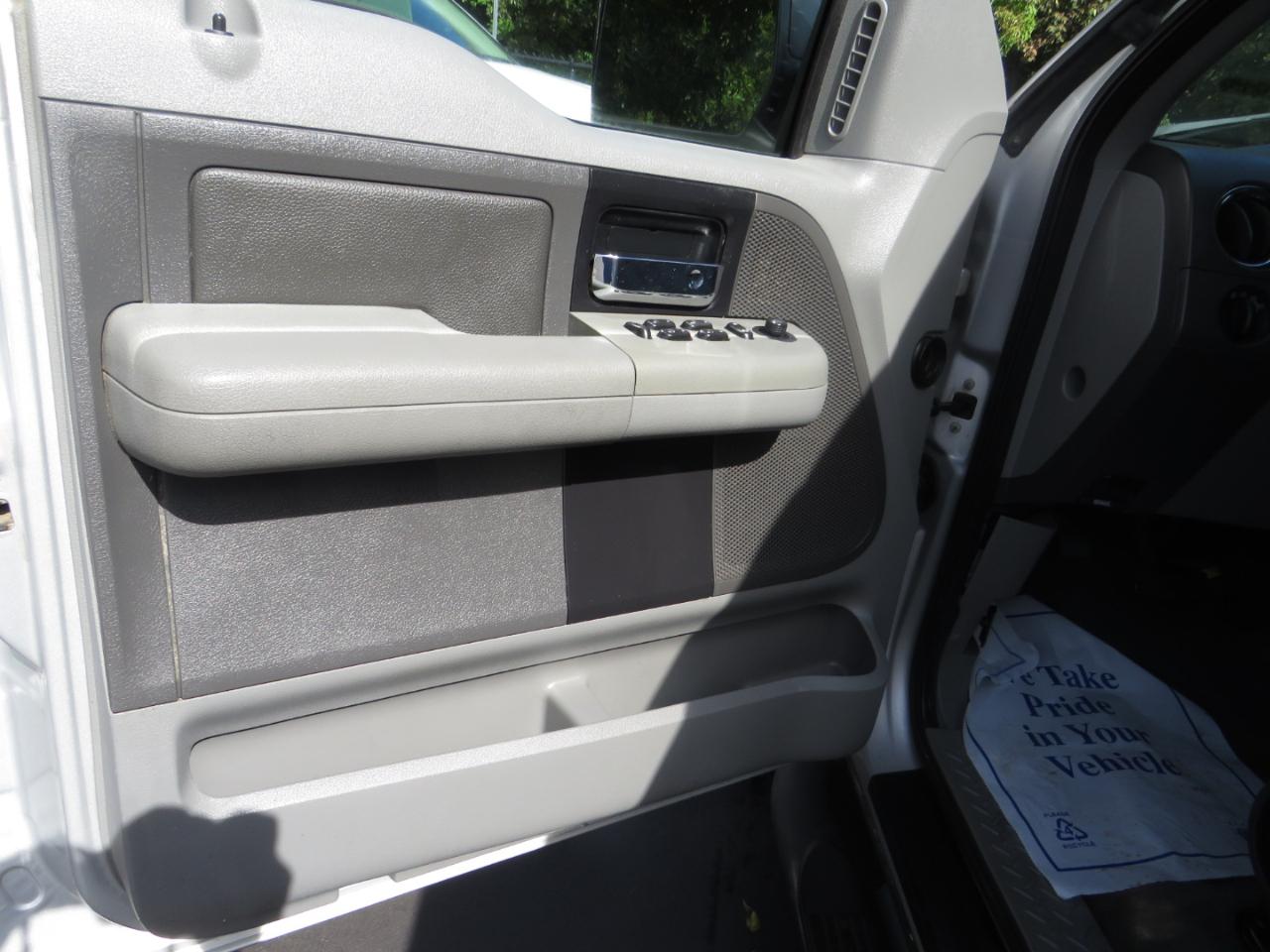 Ford F-150 SuperCrew 139" XLT 2004