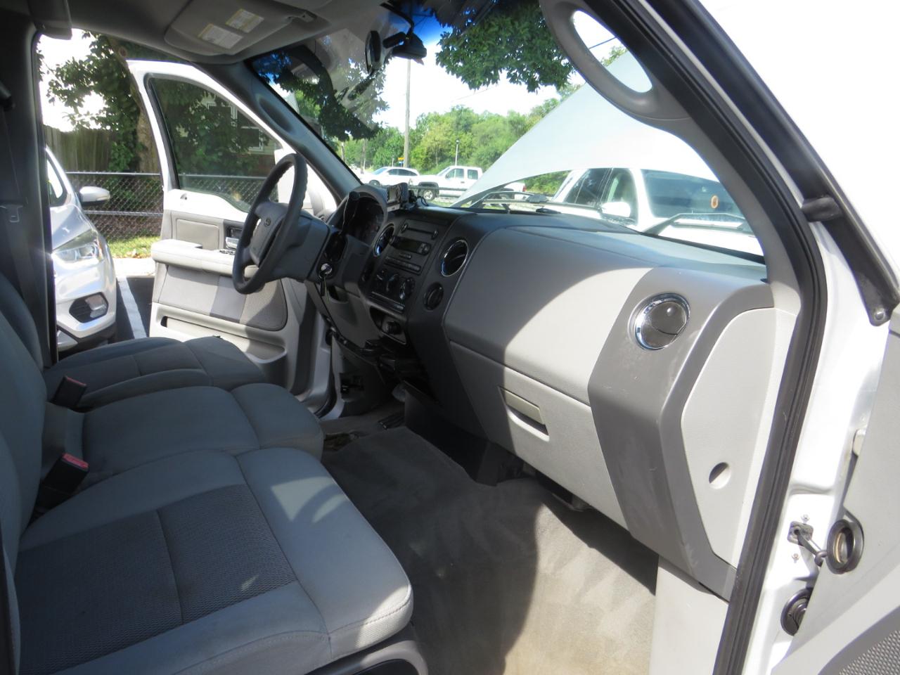 Ford F-150 SuperCrew 139" XLT 2004