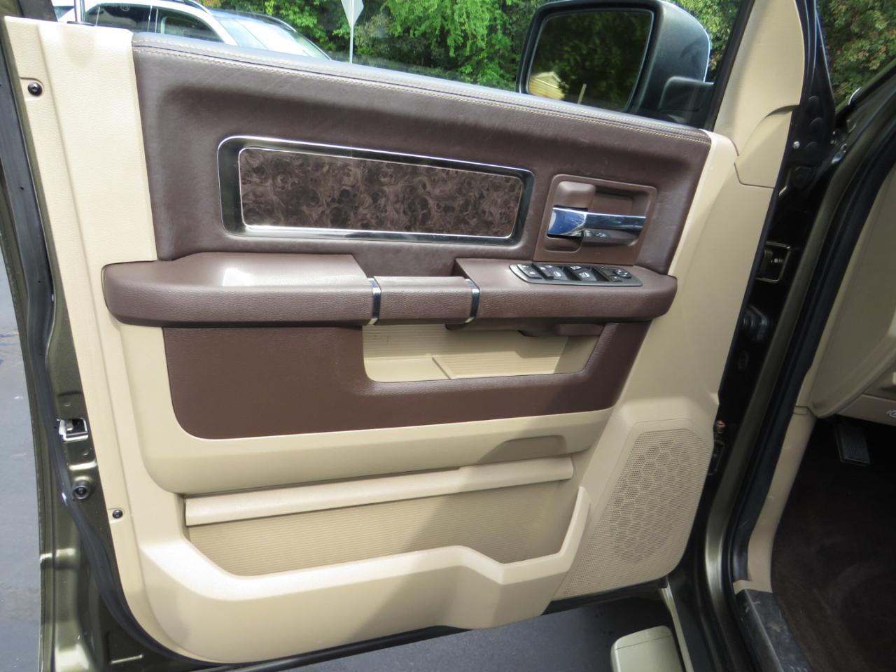 RAM 1500 4WD Crew Cab 140.5" Laramie Longhorn Edition 2012