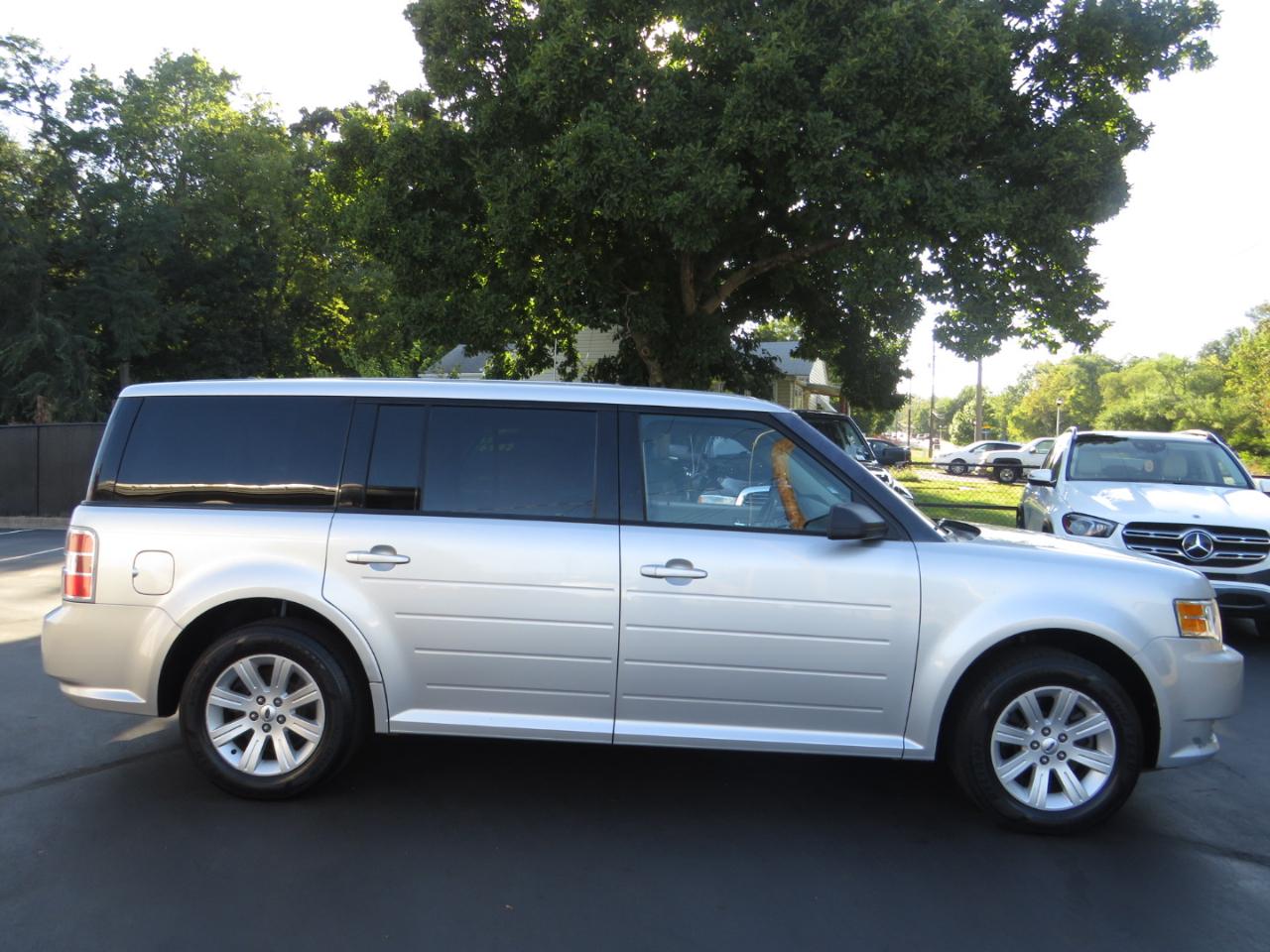 Ford Flex 4dr SE FWD 2011