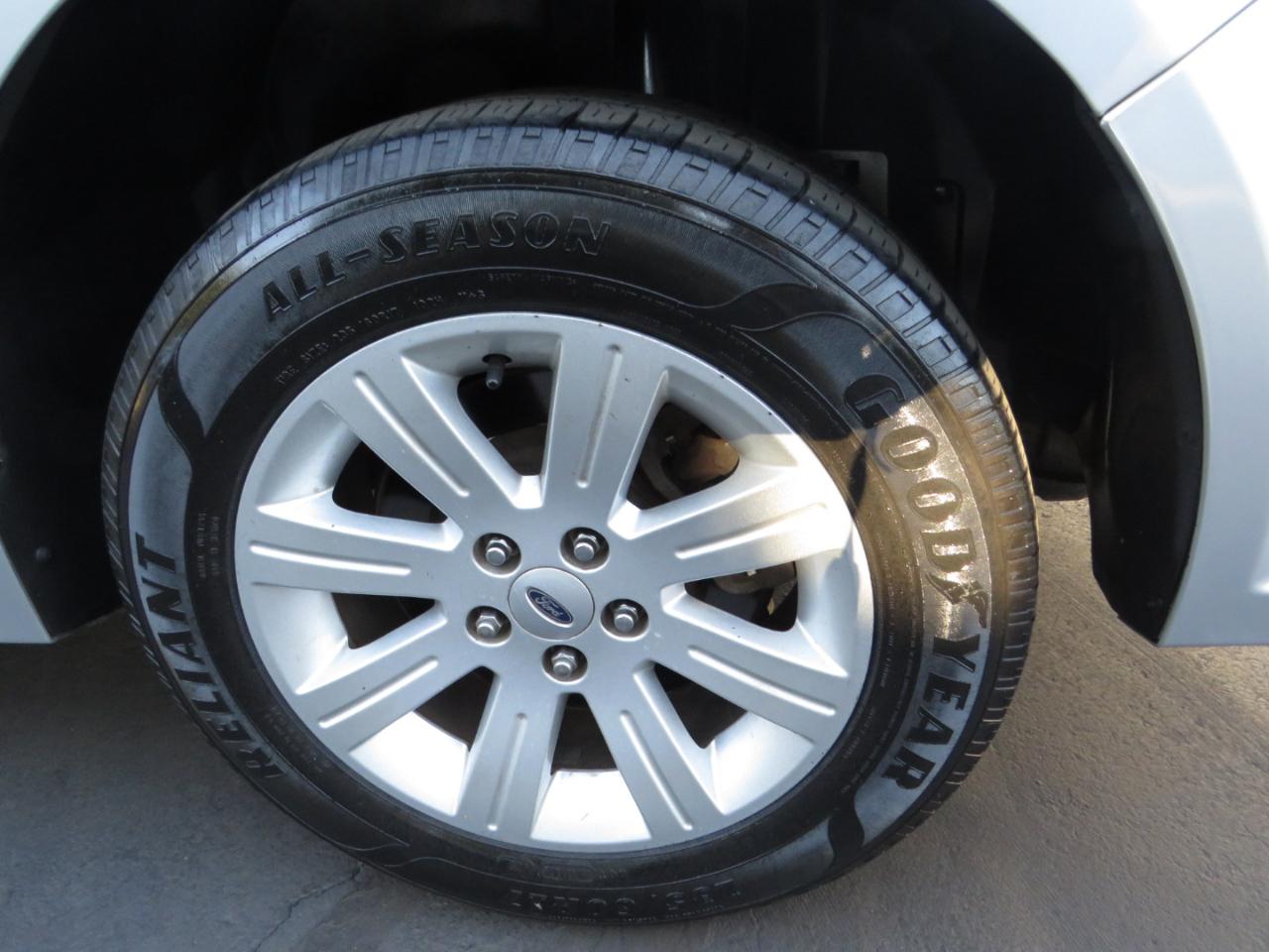 Ford Flex 4dr SE FWD 2011