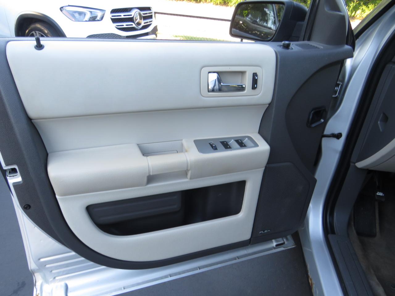 Ford Flex 4dr SE FWD 2011