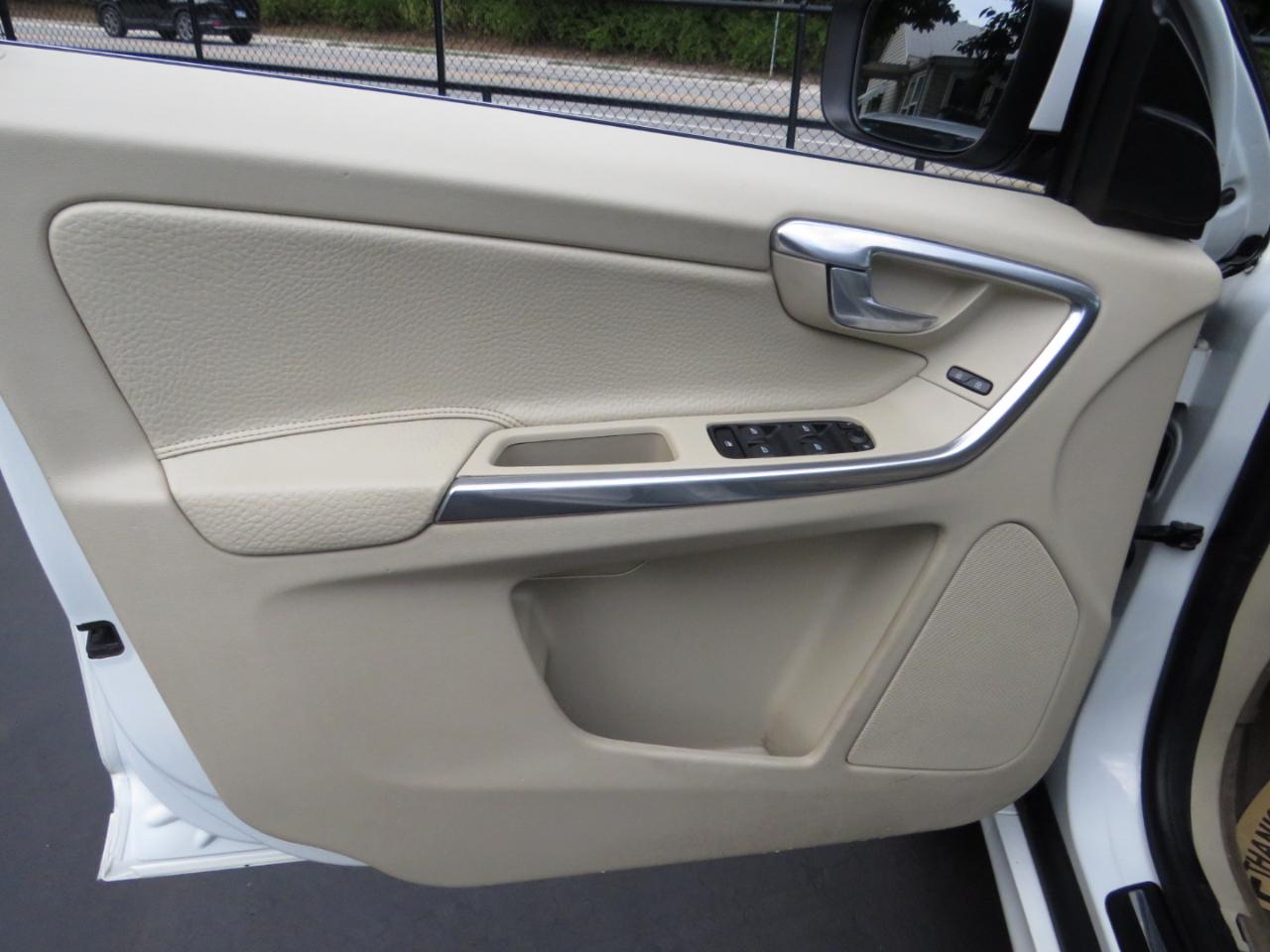 Volvo XC60 AWD 4dr 3.2L 2014