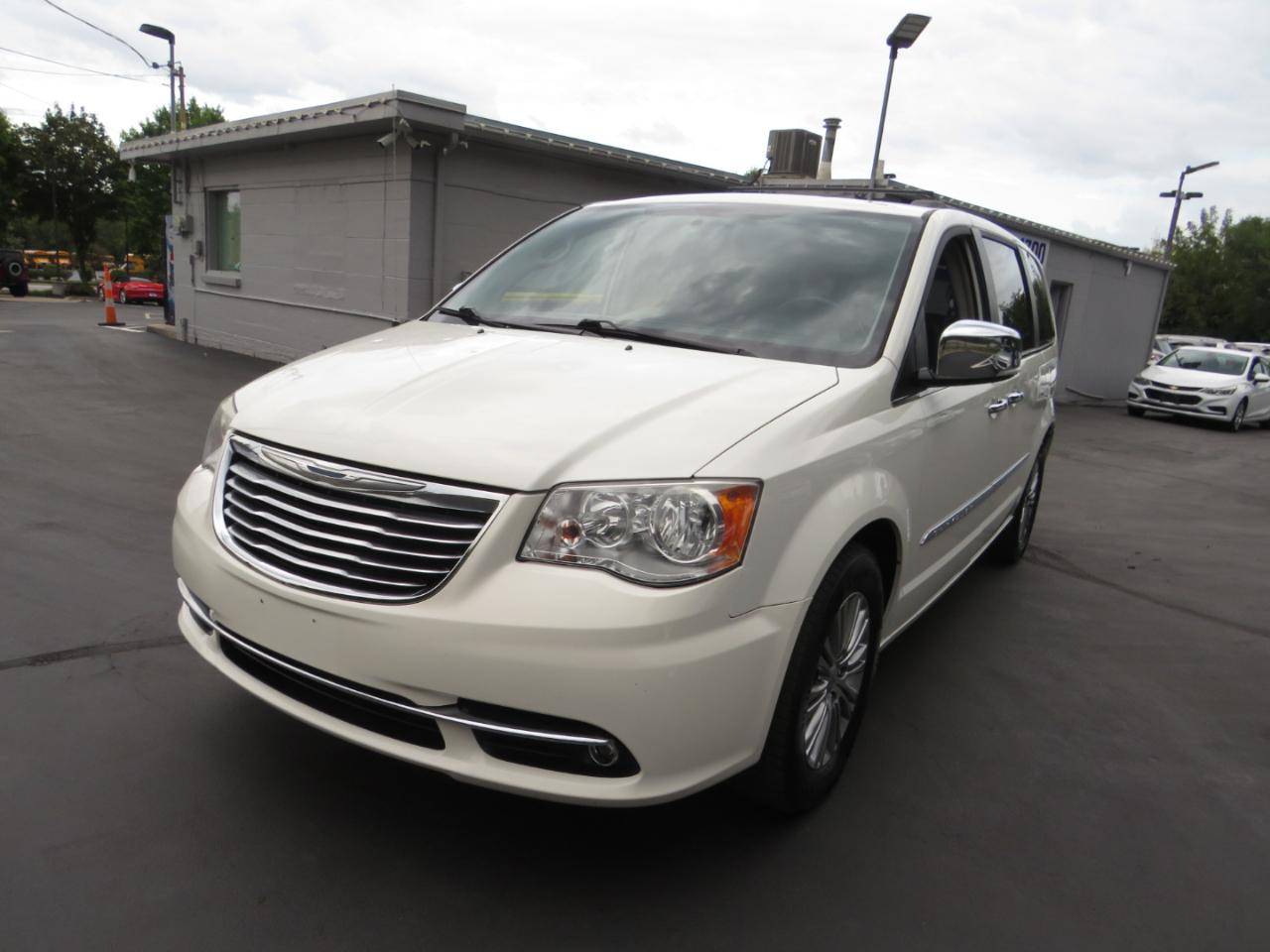 Chrysler Town & Country 4dr Wgn Touring-L 2013