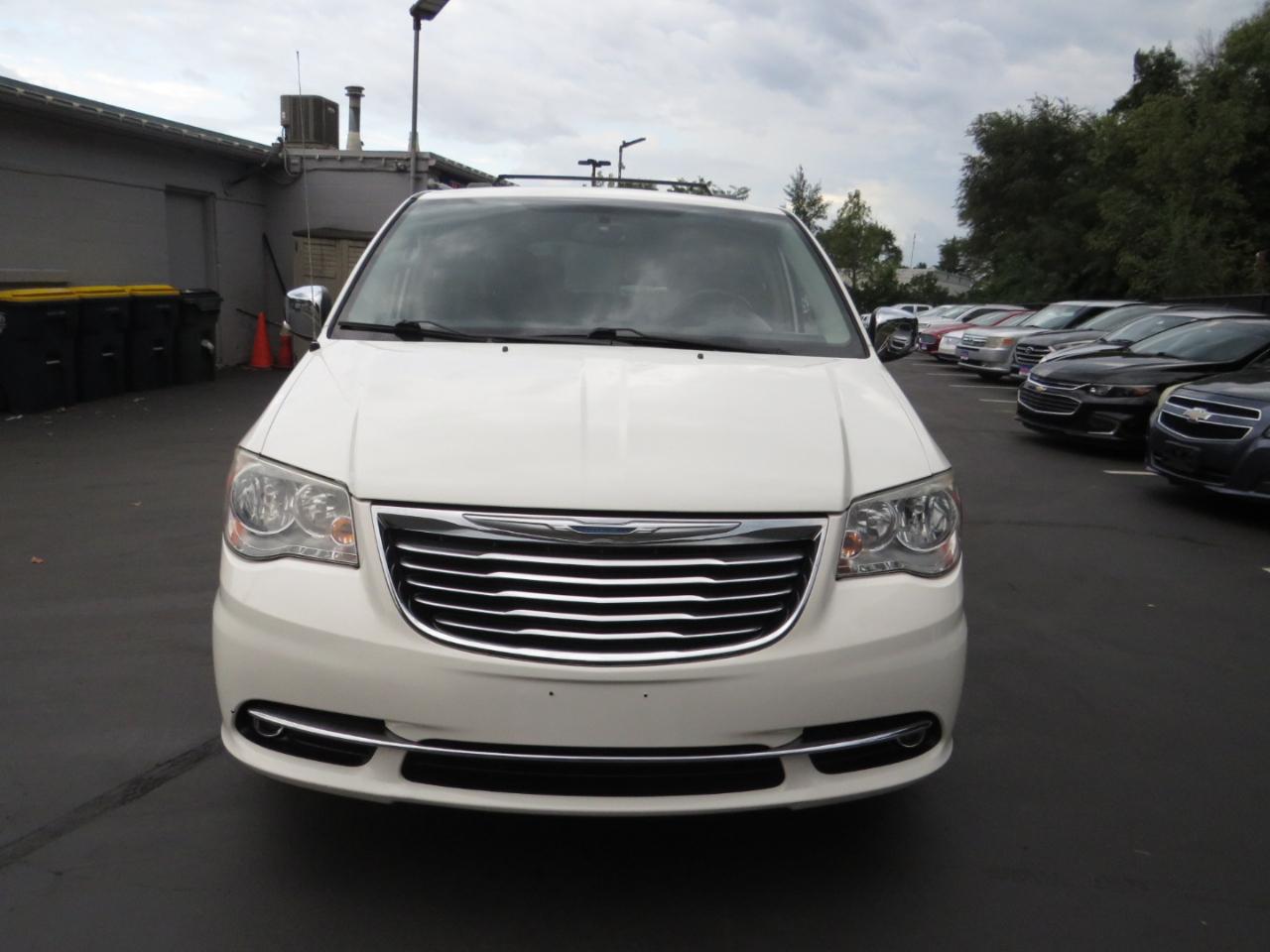 Chrysler Town & Country 4dr Wgn Touring-L 2013