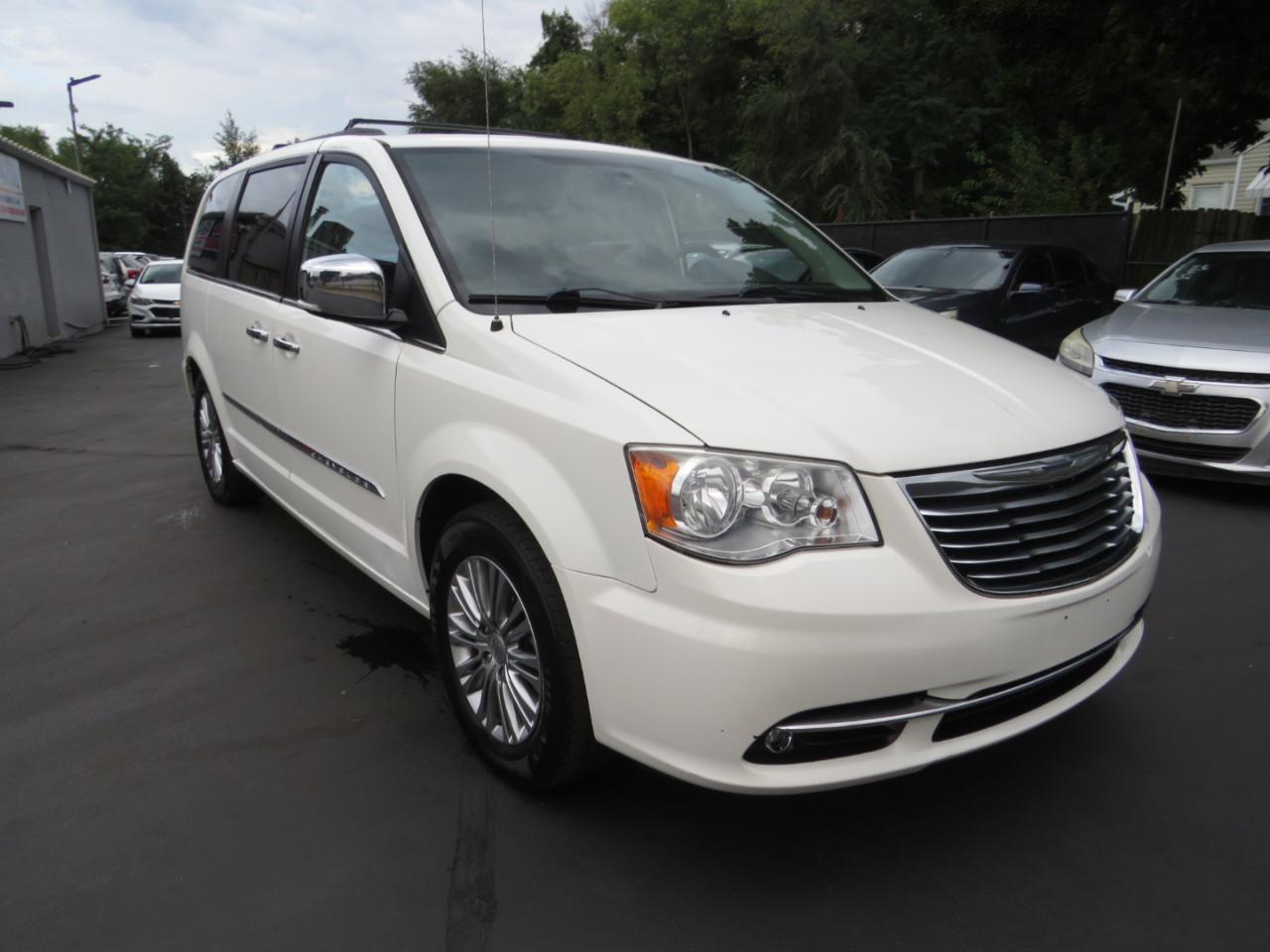 Chrysler Town & Country 4dr Wgn Touring-L 2013