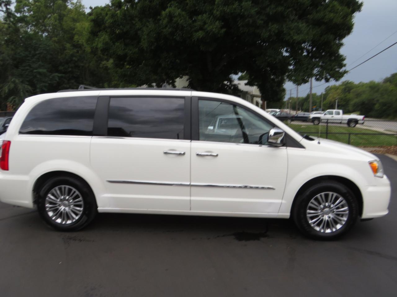 Chrysler Town & Country 4dr Wgn Touring-L 2013