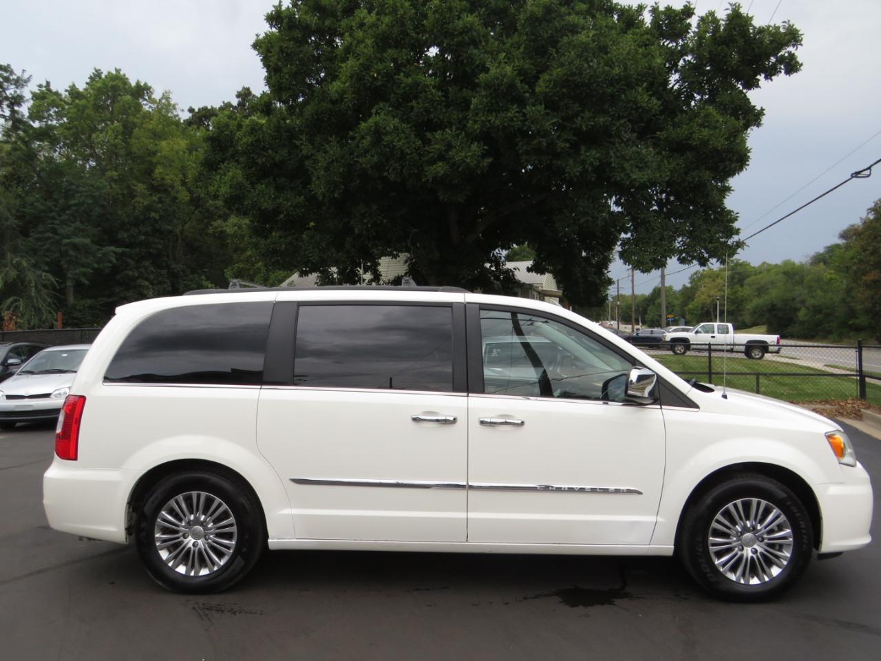 Chrysler Town & Country 4dr Wgn Touring-L 2013