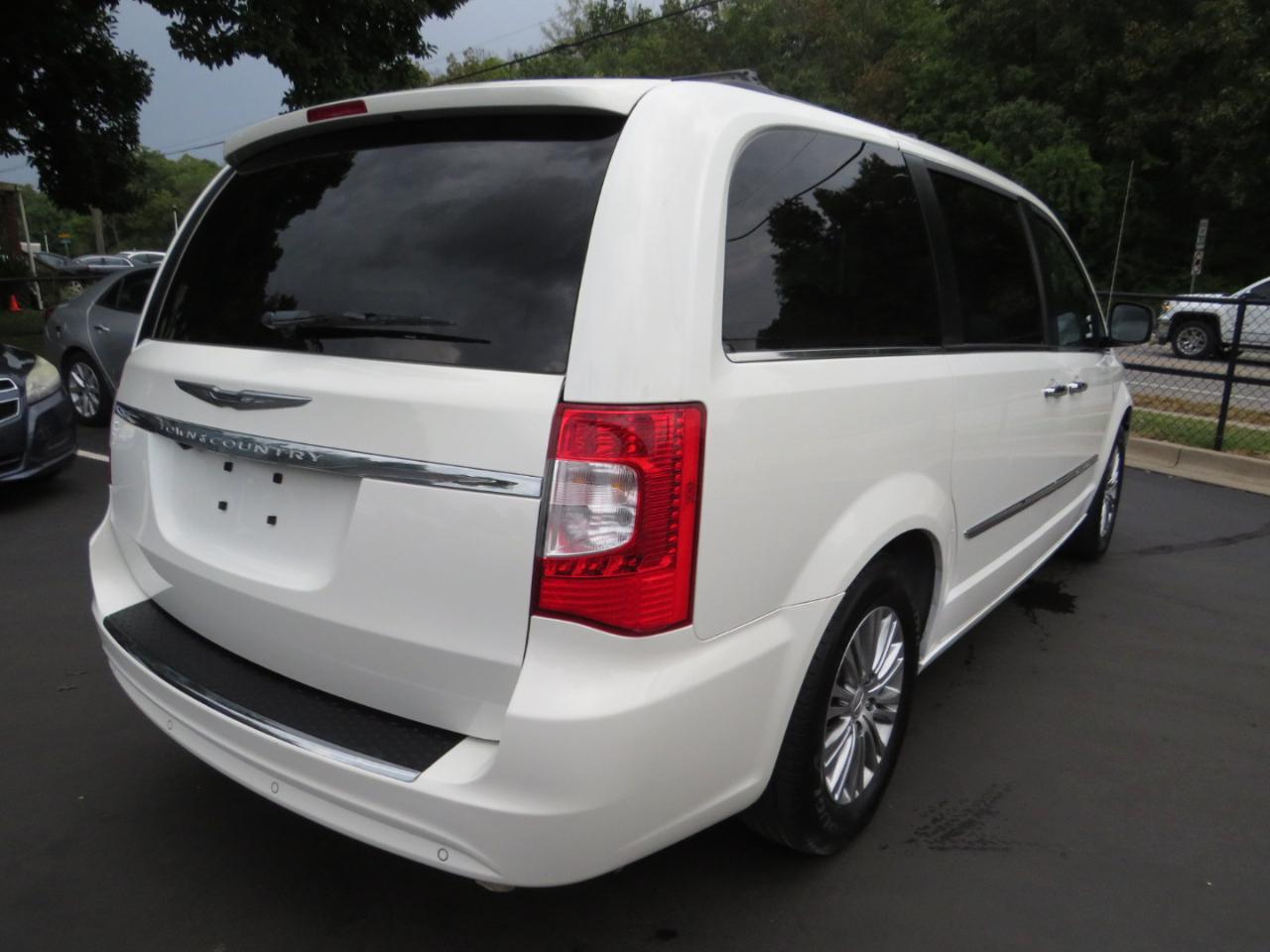 Chrysler Town & Country 4dr Wgn Touring-L 2013