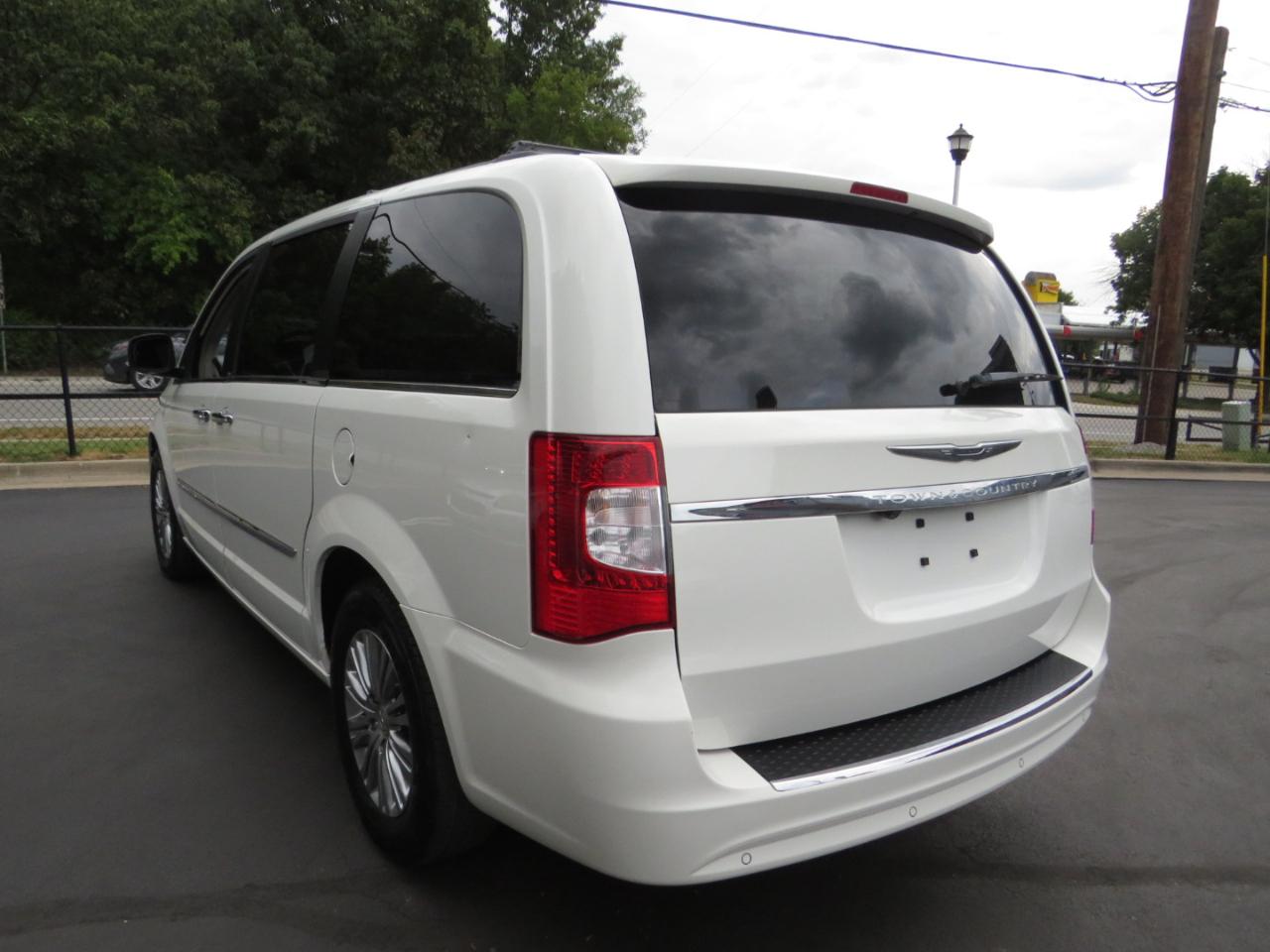 Chrysler Town & Country 4dr Wgn Touring-L 2013