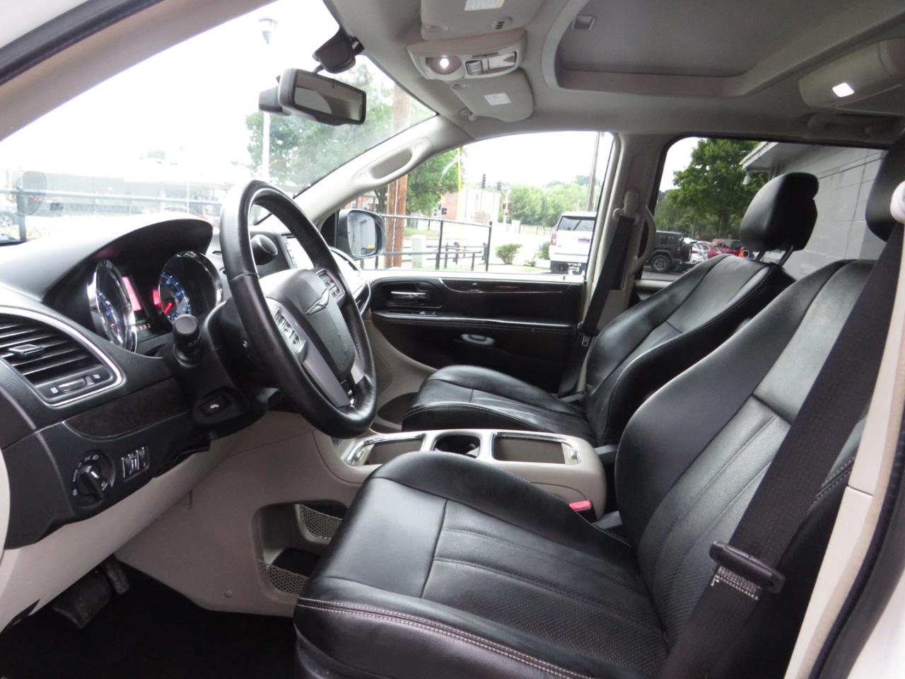 Chrysler Town & Country 4dr Wgn Touring-L 2013