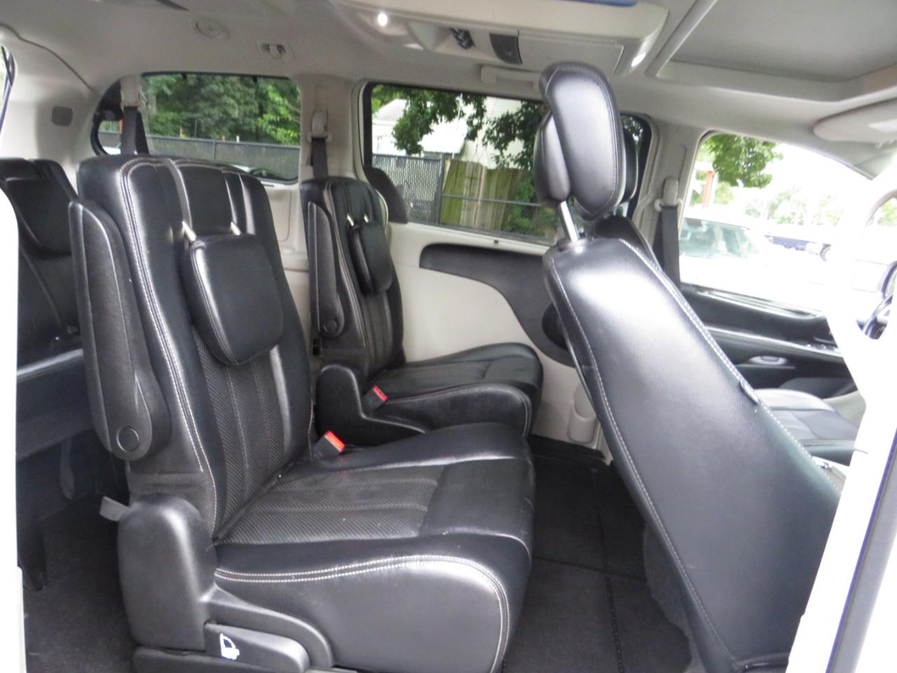 Chrysler Town & Country 4dr Wgn Touring-L 2013