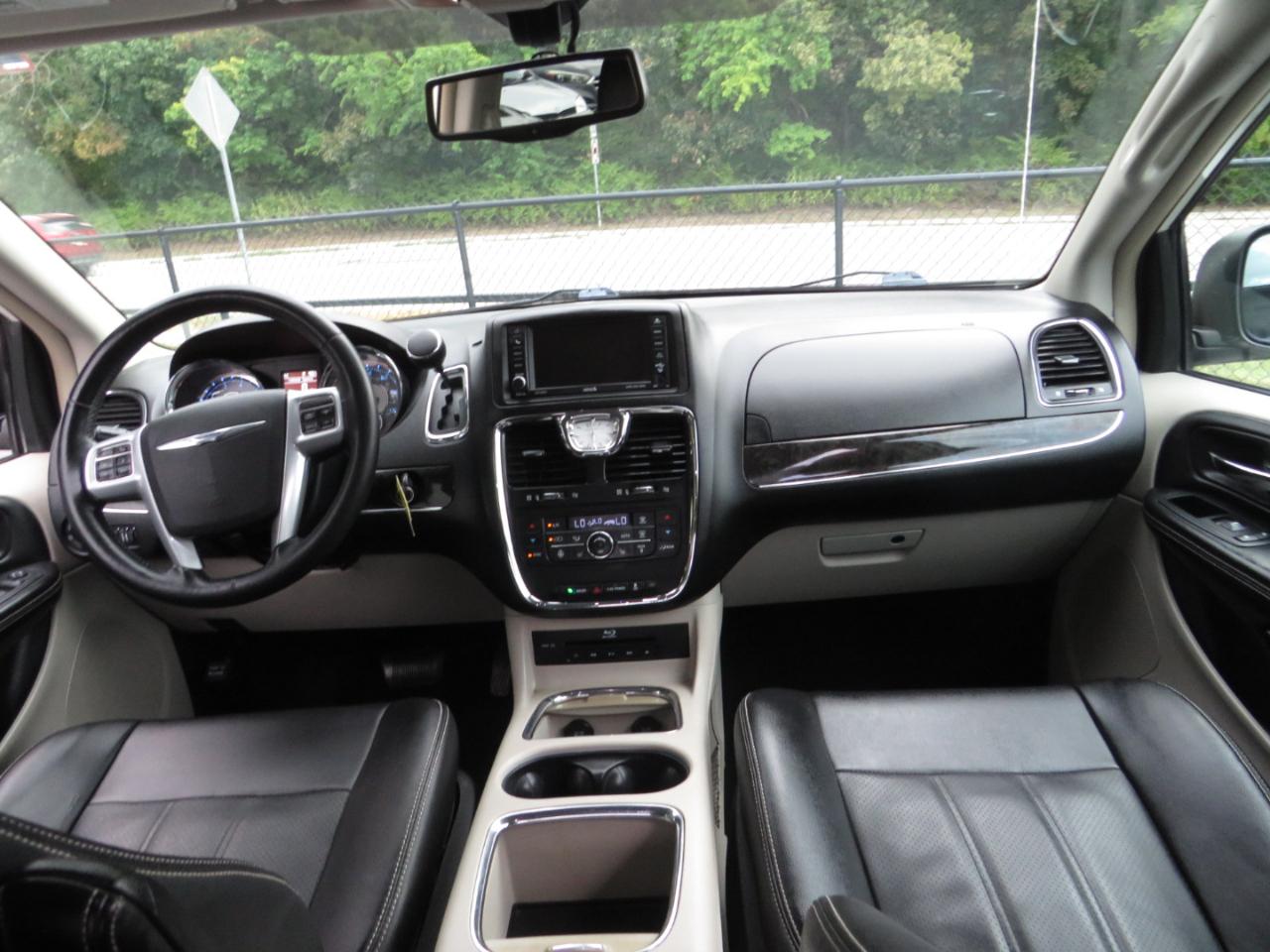 Chrysler Town & Country 4dr Wgn Touring-L 2013