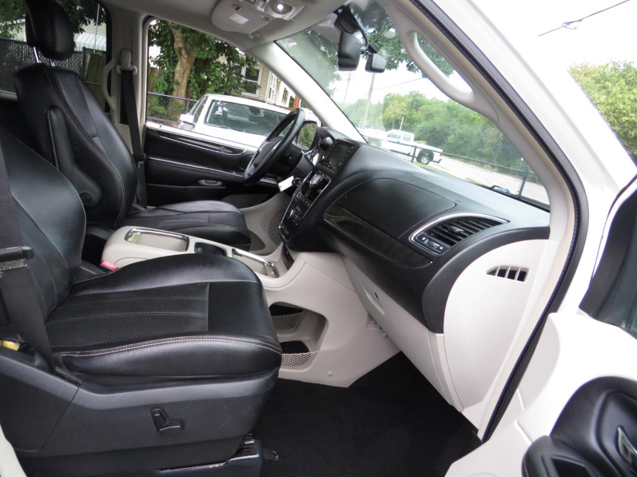Chrysler Town & Country 4dr Wgn Touring-L 2013