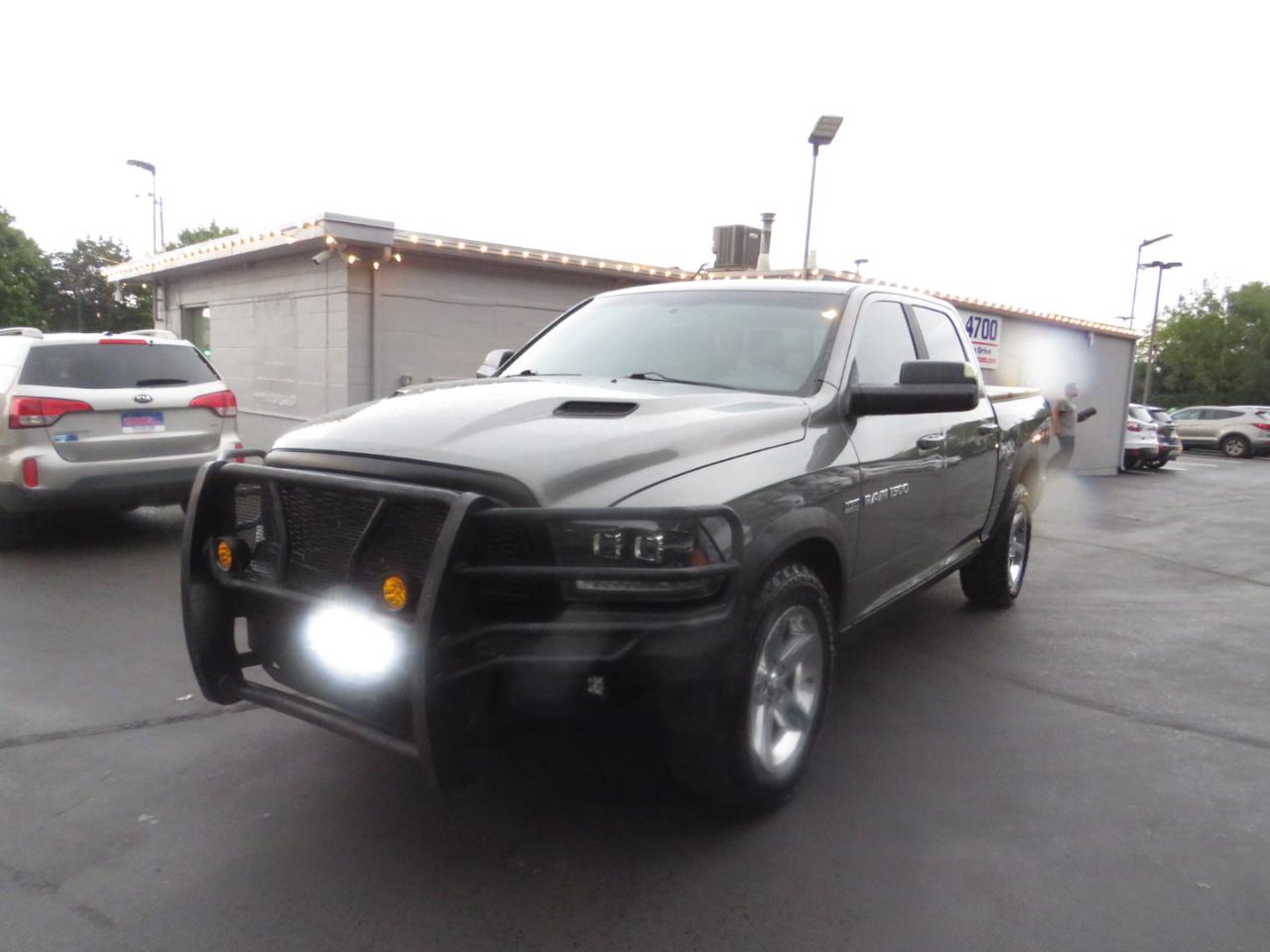 RAM 1500 4WD Crew Cab 140.5" Sport 2011