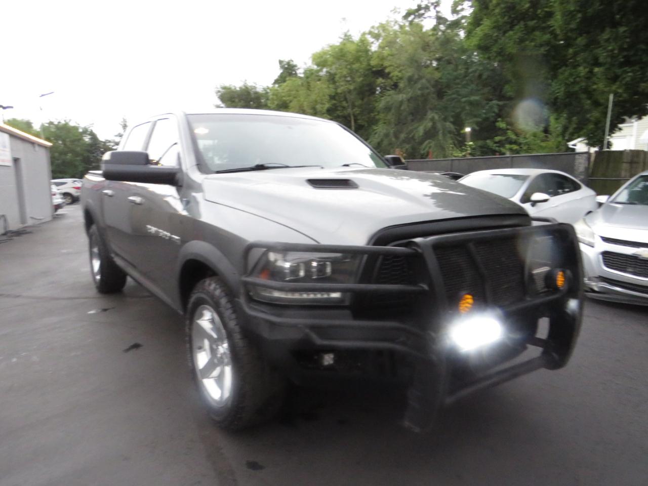 RAM 1500 4WD Crew Cab 140.5" Sport 2011