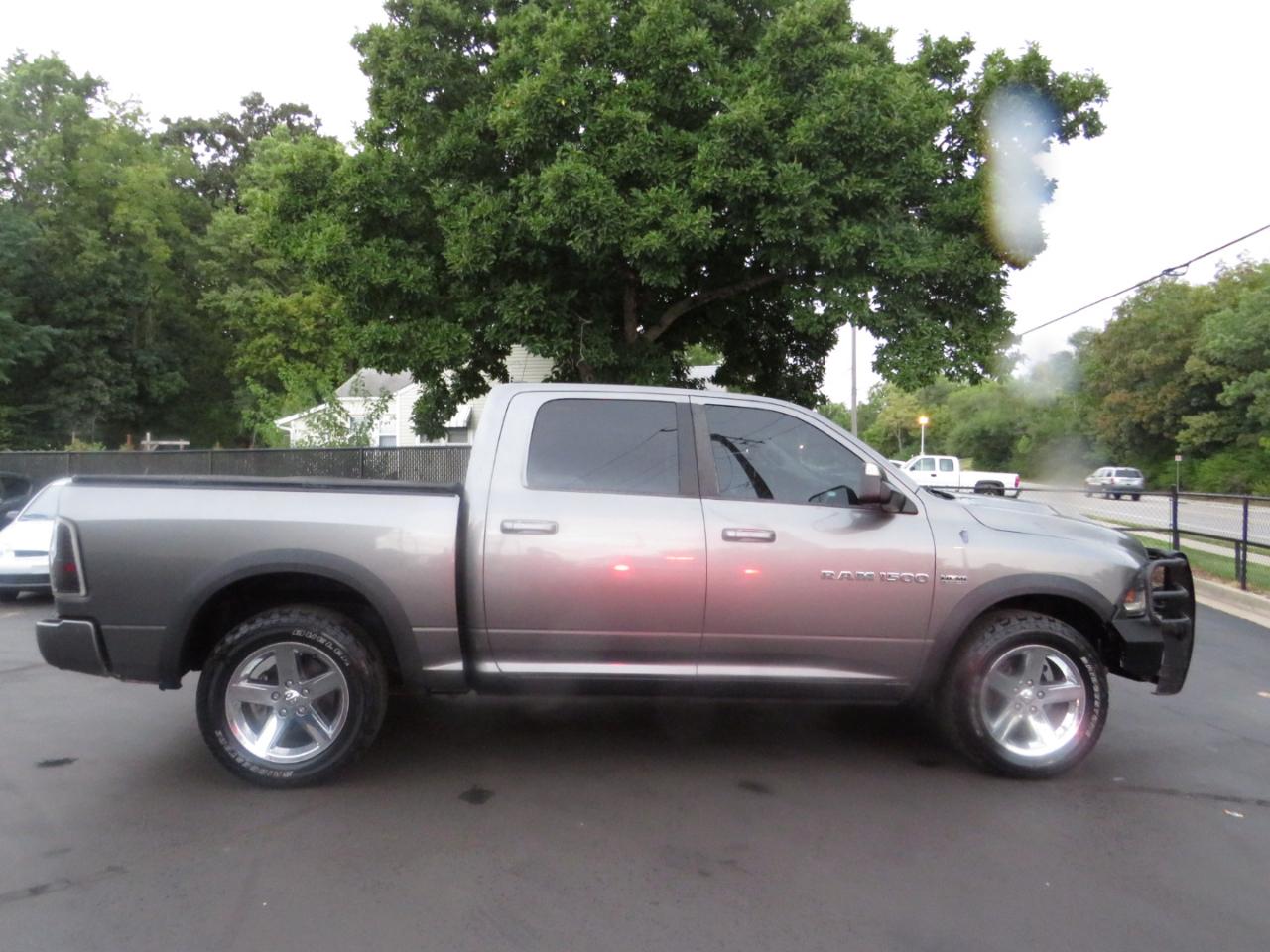 RAM 1500 4WD Crew Cab 140.5" Sport 2011