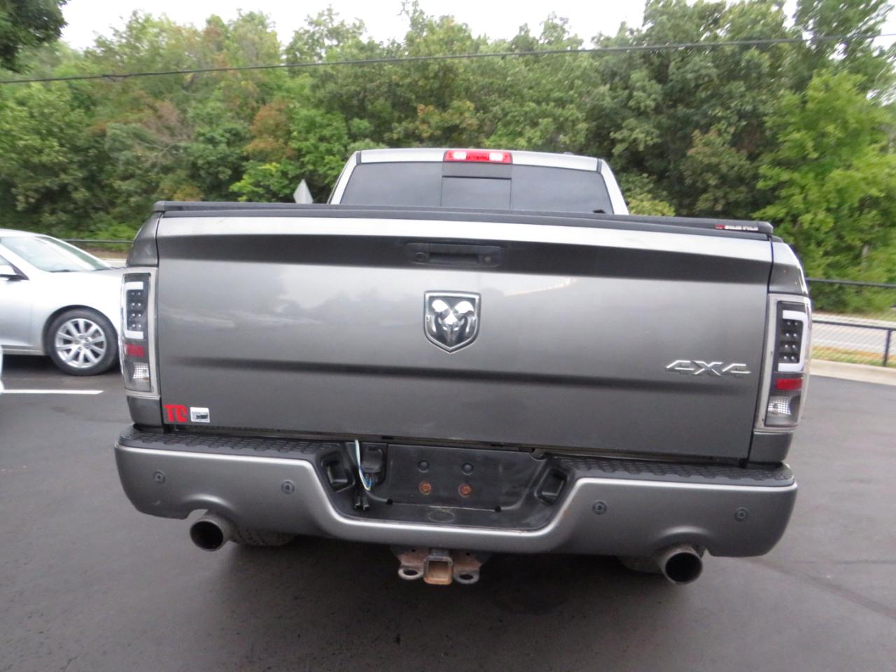 RAM 1500 4WD Crew Cab 140.5" Sport 2011