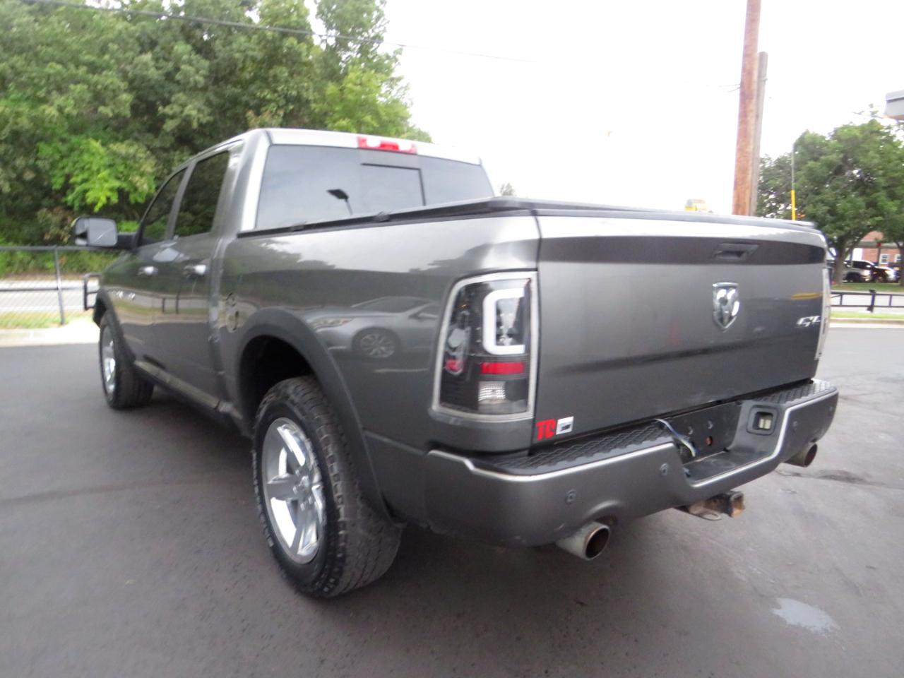 RAM 1500 4WD Crew Cab 140.5" Sport 2011