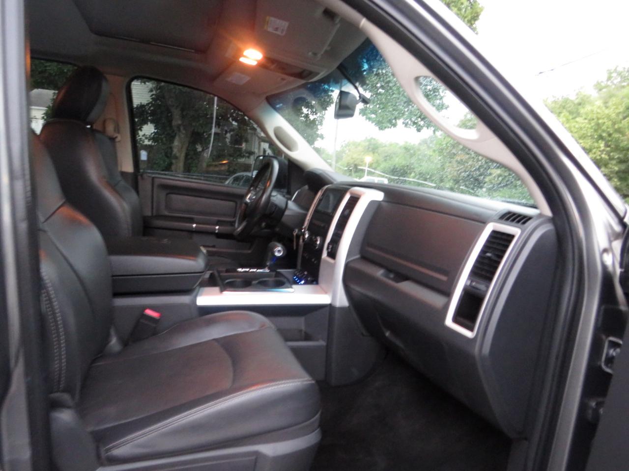 RAM 1500 4WD Crew Cab 140.5" Sport 2011