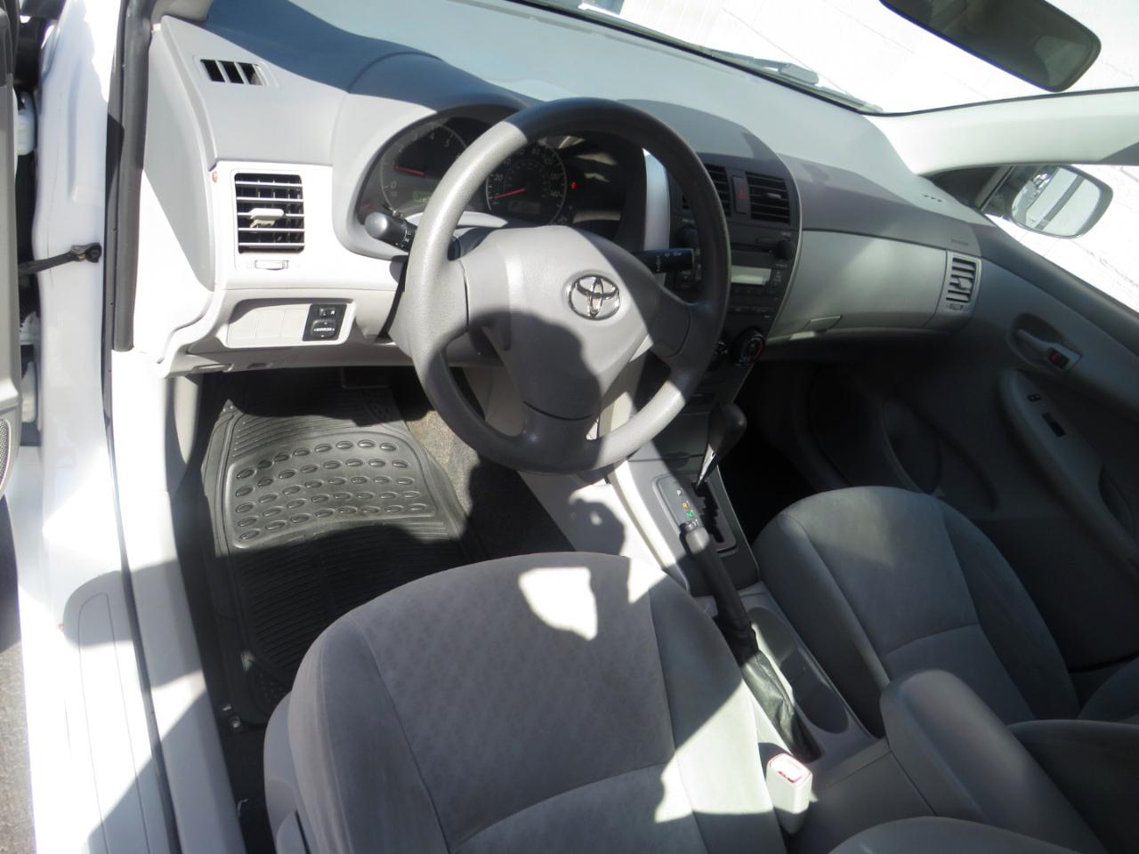 Toyota Corolla 4dr Sdn Man (Natl) 2009