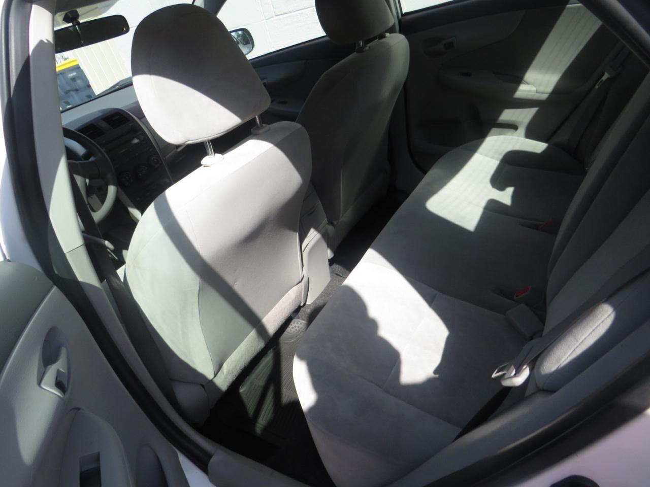 Toyota Corolla 4dr Sdn Man (Natl) 2009