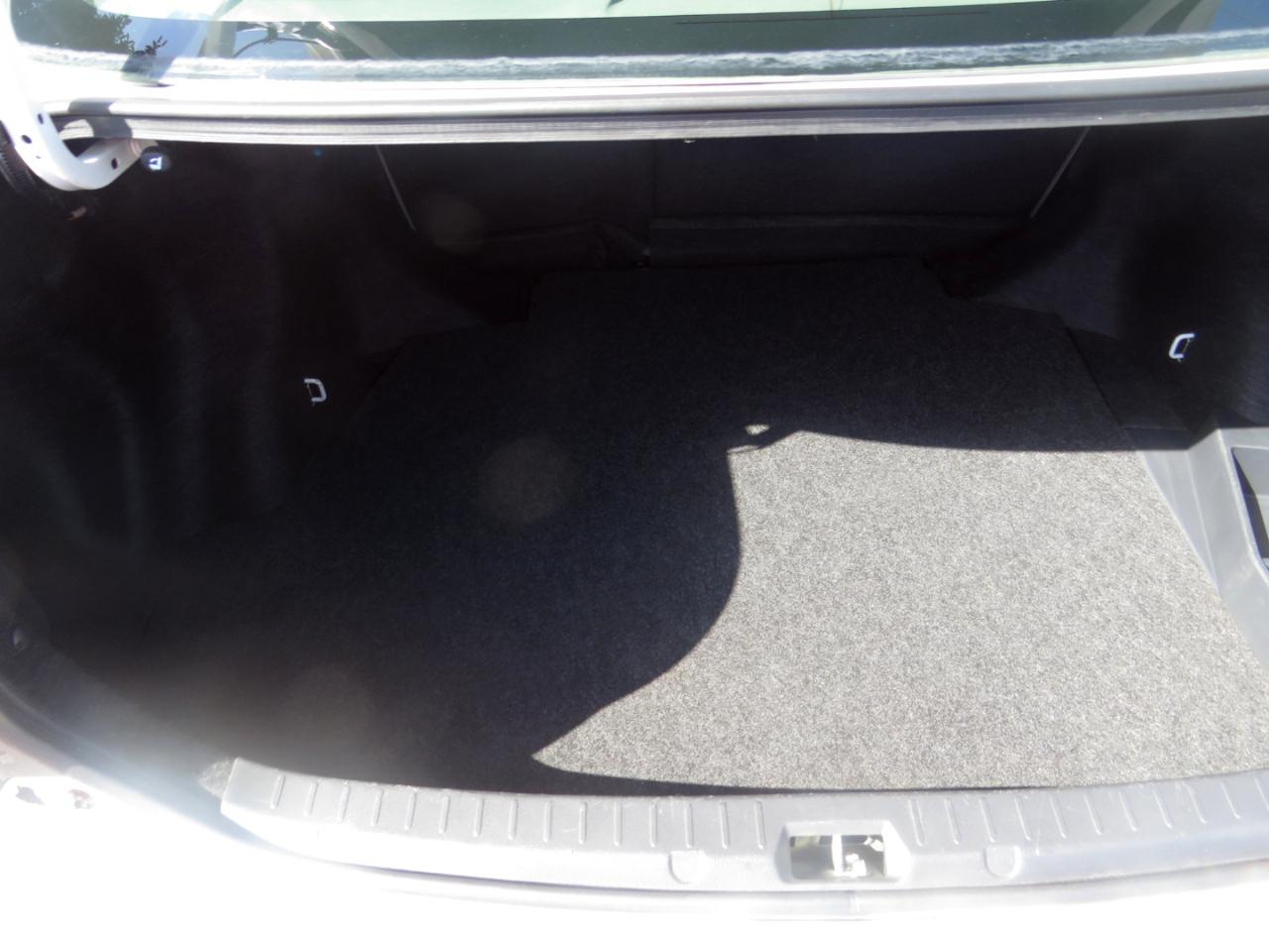 Toyota Corolla 4dr Sdn Man (Natl) 2009
