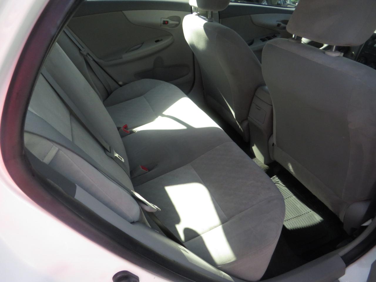 Toyota Corolla 4dr Sdn Man (Natl) 2009