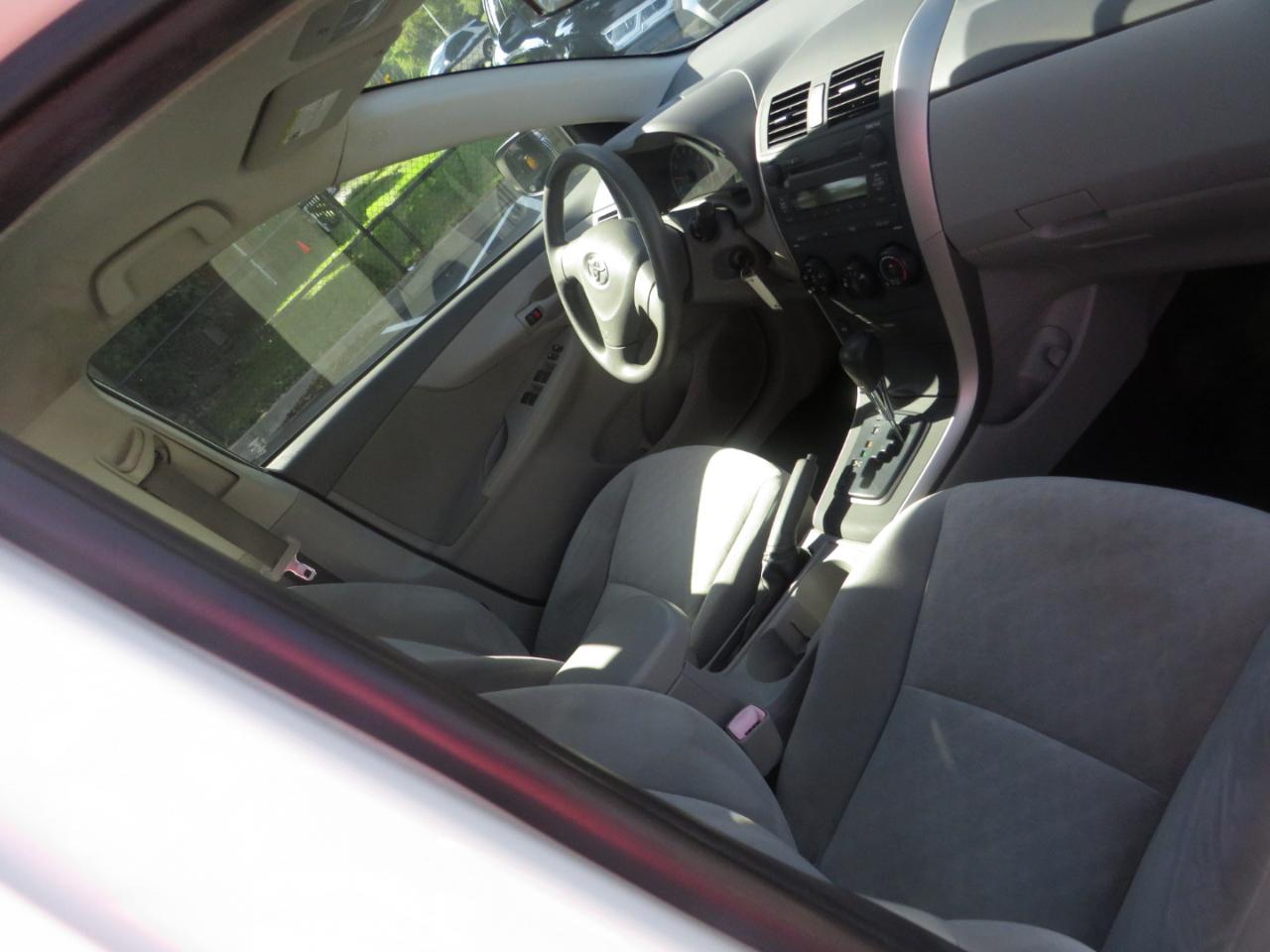 Toyota Corolla 4dr Sdn Man (Natl) 2009