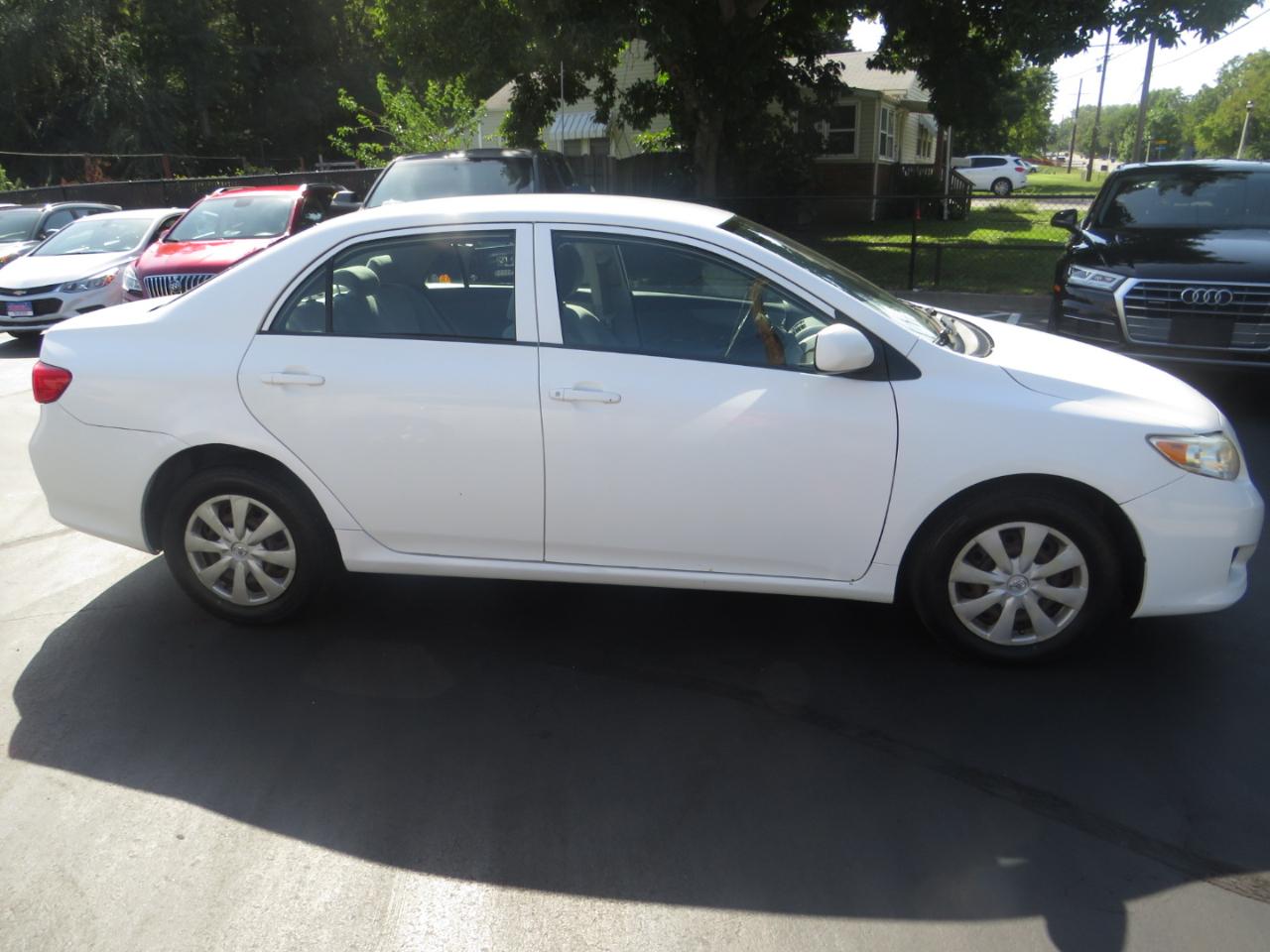 Toyota Corolla 4dr Sdn Man (Natl) 2009