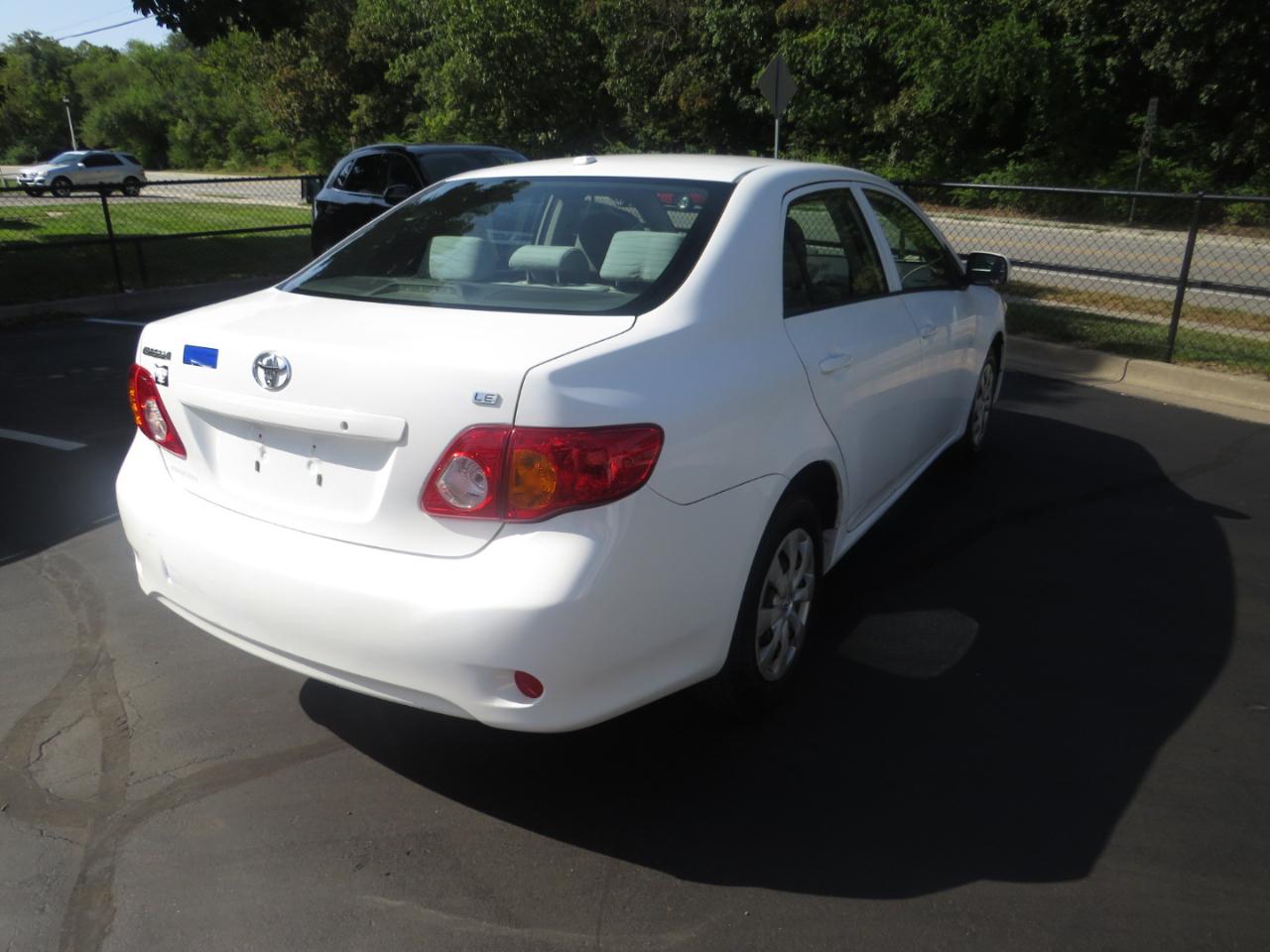 Toyota Corolla 4dr Sdn Man (Natl) 2009