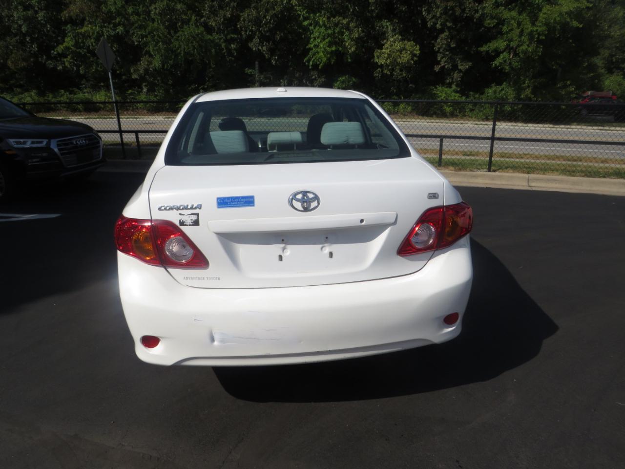 Toyota Corolla 4dr Sdn Man (Natl) 2009