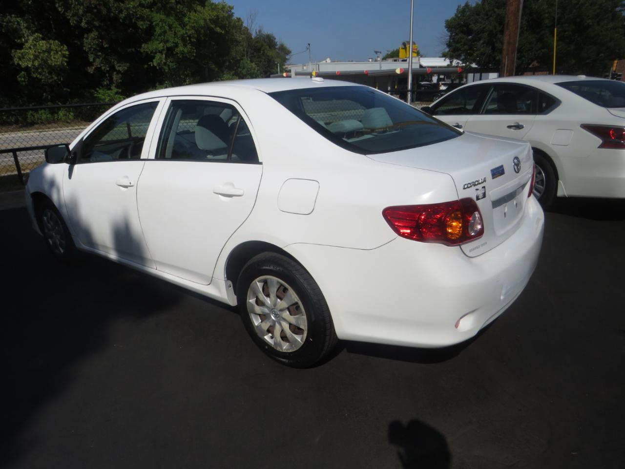 Toyota Corolla 4dr Sdn Man (Natl) 2009
