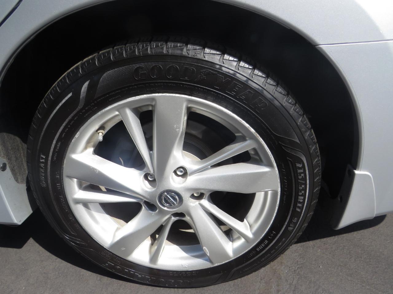 Nissan Altima 4dr Sdn I4 2.5 SL 2013
