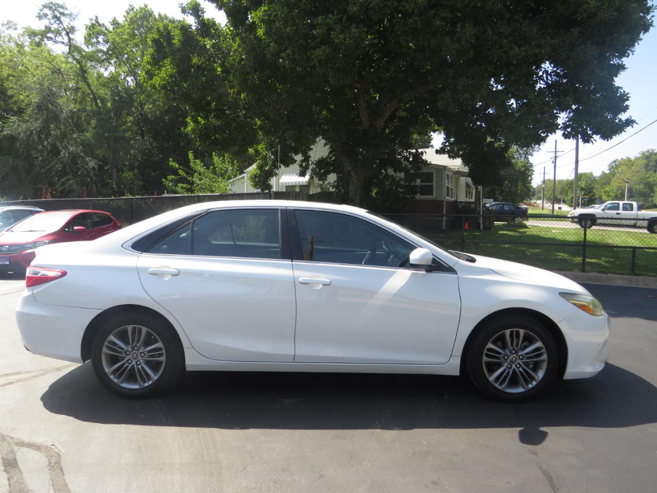 Toyota Camry 4dr Sdn I4 Auto XLE (Natl) 2015