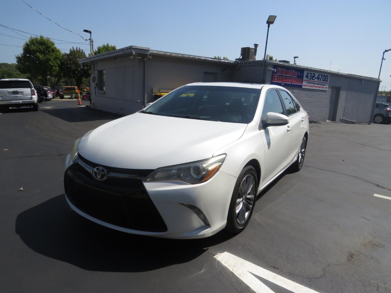 Toyota Camry 4dr Sdn I4 Auto XLE (Natl) 2015